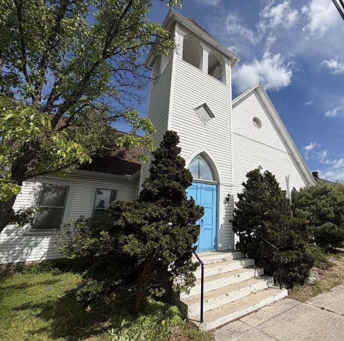 Commercial soft washing of a church building
